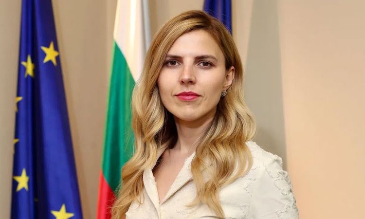 Министър Петрова: Не сме държава, която докладва на други страни какво ще прави и какво не