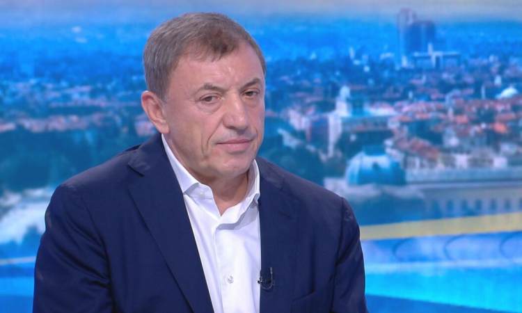 ФБР отключи телефона на Алексей Петров, следствието очаква данните