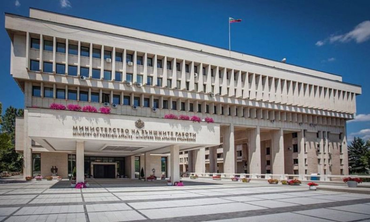 МВнР привика посланичката на РСМ в София заради палежа в Скопие