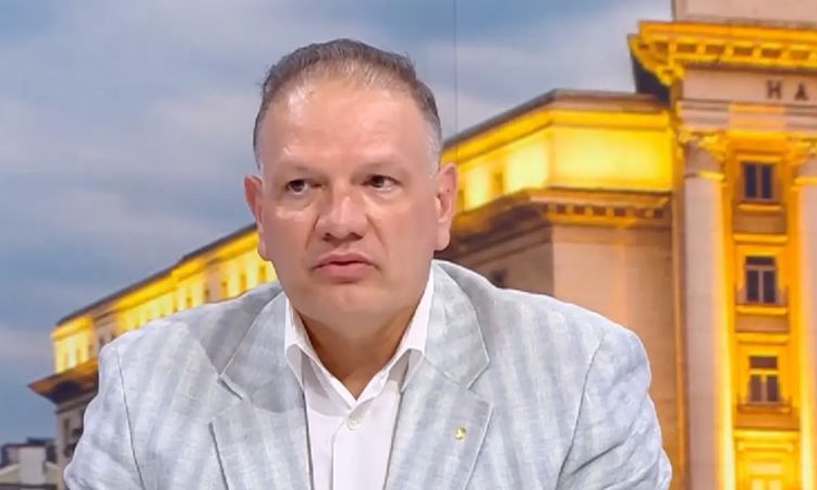 Петър Славов: Управляващите заслужават адмирации за връщането на изцяло машинно гласуване