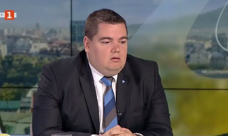 Стою Стоев за полетите на Атанасова и Пеевски: Ако се докаже, че са летели заедно до Дубай, тя трябва да подаде оставка