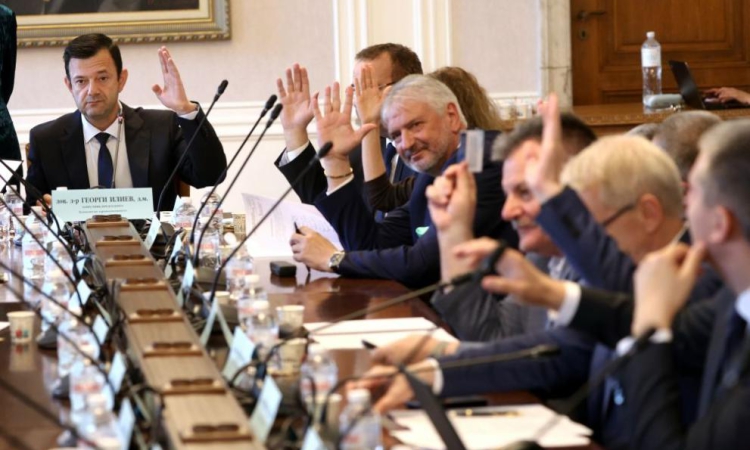 Здравната комисия отхвърли законопроекта за минимални заплати в държавните и общинските болници