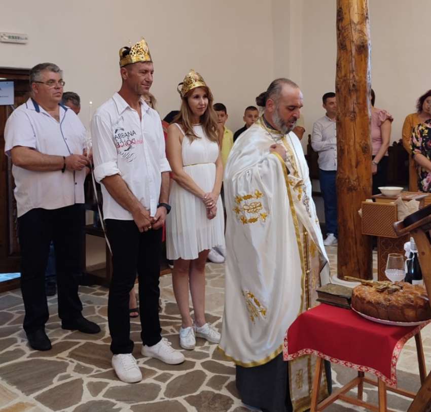 100-килограмова камбана възвести първата венчавка  в храма „Св. Пр. Илия“ в с. Чурен