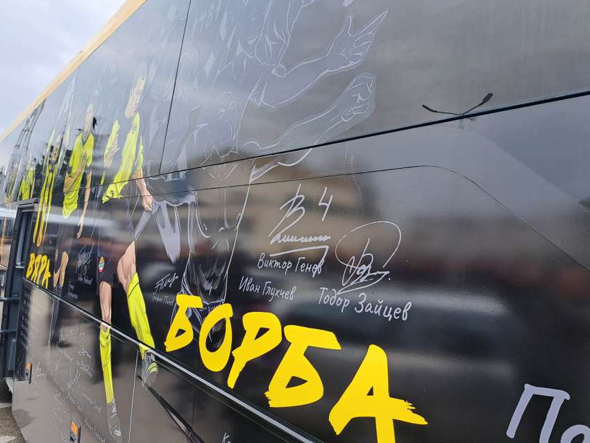 Автобусът на Ботев има нова визия (СНИМКИ)