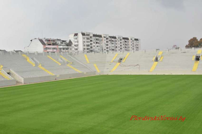 Здравко Димитров и фенове инспектираха напредъка по строителството на стадион „Христо Ботев“