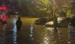 Двама души се удавиха в поройни валежи в Истанбул